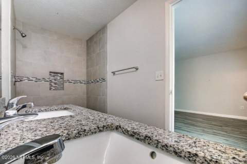 7082 Plymouth Grove Court, Jacksonville FL - photo 23 of 40