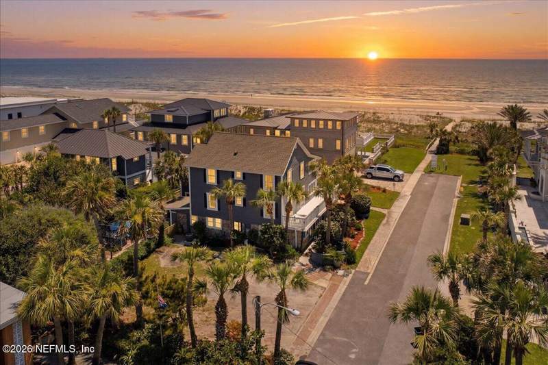 8 bedroom Single Family Residence at 106 Bay Street, Neptune Beach, Neptune Beach — photo 3