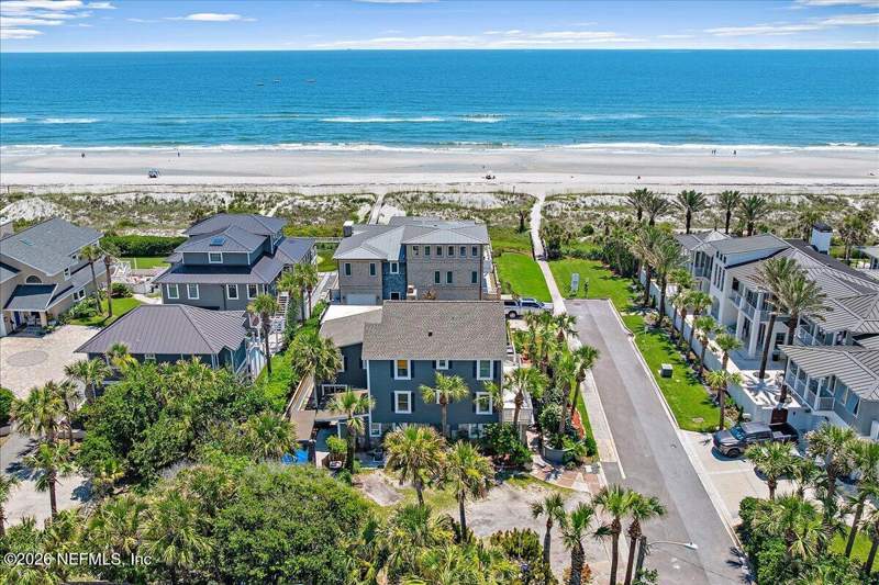 8 bedroom Single Family Residence at 106 Bay Street, Neptune Beach, Neptune Beach — photo 2