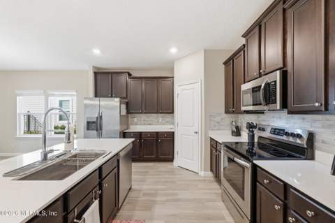 2894 Crossfield Drive, Green Cove Springs FL - photo 10 of 32