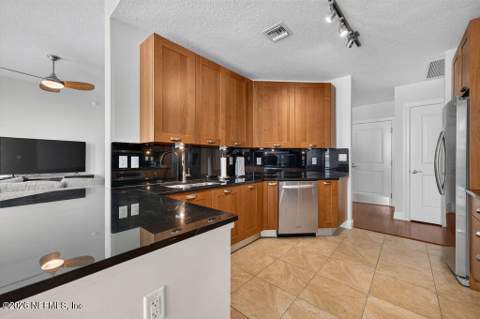 1431 Riverplace Boulevard #1904, Jacksonville FL - photo 13 of 50