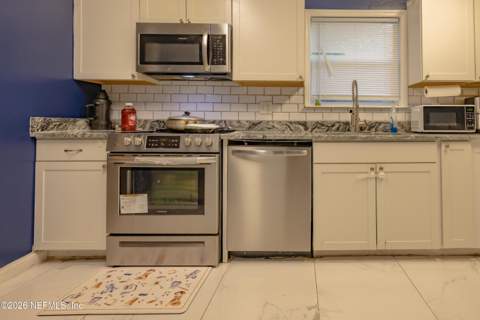 2337 Betsy Drive, Jacksonville FL - photo 8 of 20