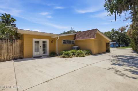8159 Ladoga Avenue, Jacksonville FL - photo 9 of 50