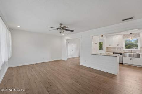 6549 Lou Drive, Jacksonville FL - photo 7 of 29