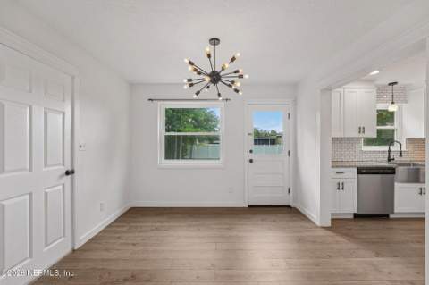 6549 Lou Drive, Jacksonville FL - photo 8 of 29