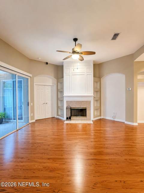 10441 Creston Glen Circle, Jacksonville FL - photo 10 of 36