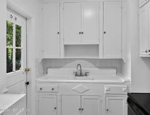 2229 Home Park Circle, Jacksonville FL - photo 10 of 22