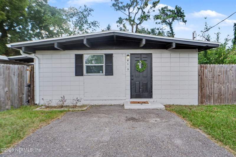 3 bedroom Single Family Residence at 913 Depaul Drive, East Highlands, Jacksonville — photo 2