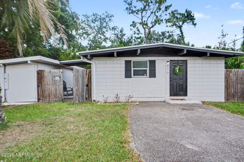 3 bedroom Single Family Residence at 913 Depaul Drive, East Highlands, Jacksonville — photo 2