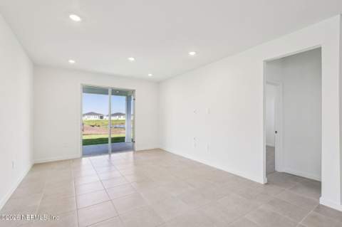 7329 Everett Forest Drive, Jacksonville FL - photo 9 of 18