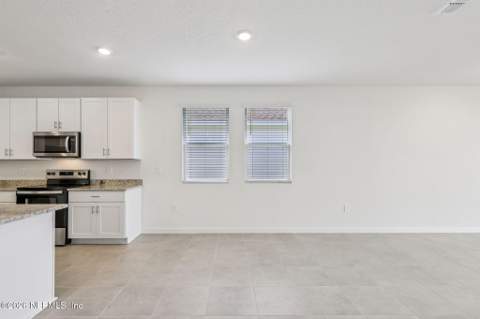 7329 Everett Forest Drive, Jacksonville FL - photo 10 of 18