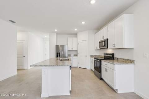 7329 Everett Forest Drive, Jacksonville FL - photo 13 of 18