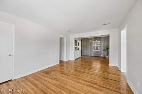 2436 Ormsby Circle, Jacksonville FL - photo 7 of 33