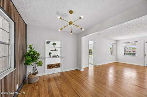 2436 Ormsby Circle, Jacksonville FL - photo 9 of 33