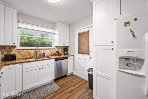4820 Avent Drive, Jacksonville FL - photo 10 of 47