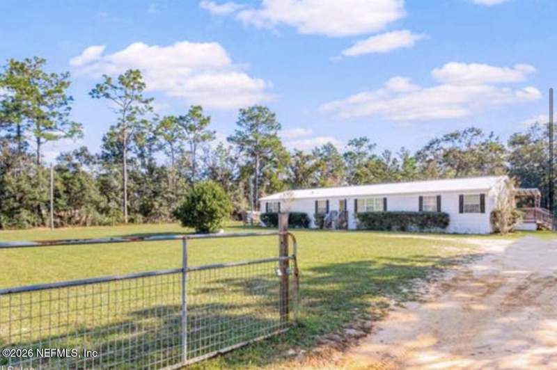 4 bedroom Mobile Home at 116 Earl Avenue, Interlachen Lakes Estates, Palatka — photo 2