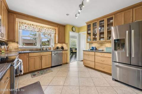 4388 Yacht Club Road, Jacksonville FL - photo 18 of 40