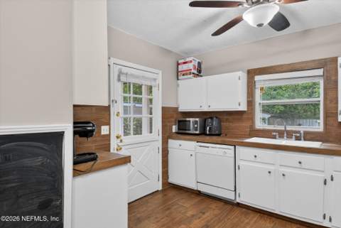 3718 Peach Drive, Jacksonville FL - photo 13 of 42