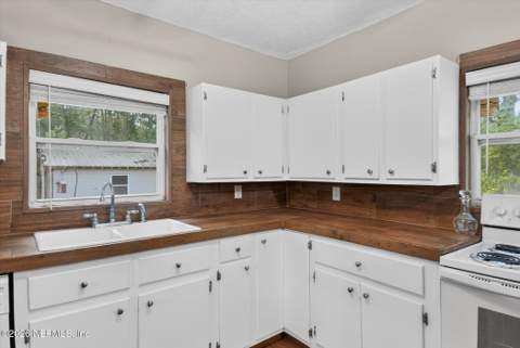 3718 Peach Drive, Jacksonville FL - photo 16 of 42