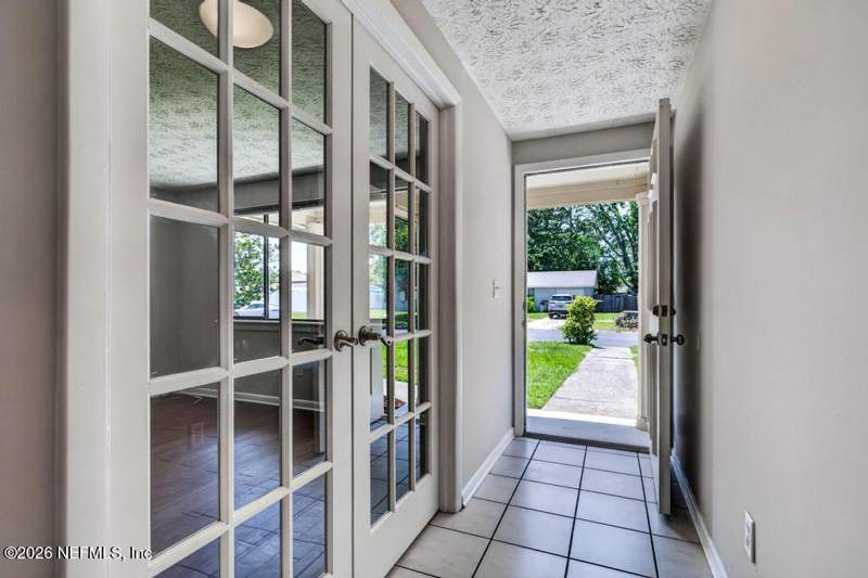 3 bedroom Single Family Residence at 9925 Timberlake Drive, Metes & Bounds, Jacksonville — photo 5