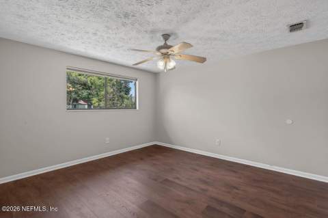9925 Timberlake Drive, Jacksonville FL - photo 19 of 37