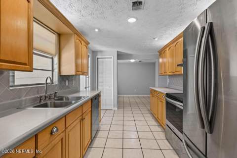 9925 Timberlake Drive, Jacksonville FL - photo 15 of 37