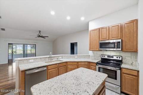 7366 Hawks Cliff Drive, Jacksonville FL - photo 11 of 40