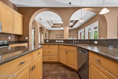 241 Pioneer Trail, Palatka FL - photo 13 of 85