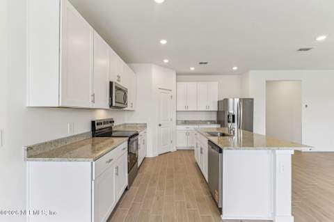 7333 Everett Forest Drive, Jacksonville FL - photo 9 of 27