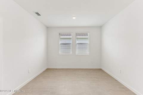 7333 Everett Forest Drive, Jacksonville FL - photo 10 of 27