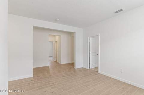 7333 Everett Forest Drive, Jacksonville FL - photo 12 of 27
