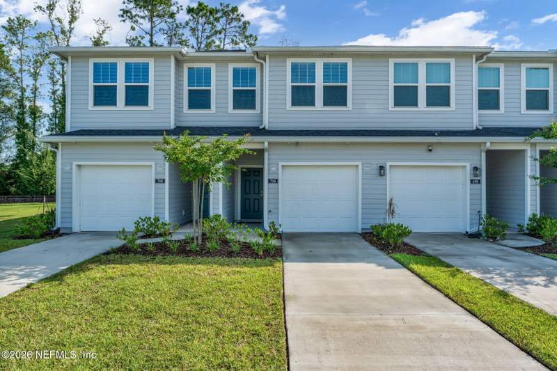 3 bedroom Townhouse at 704 Holly Lakes Drive, Townhomes of Holly Cove, Orange Park — photo 2