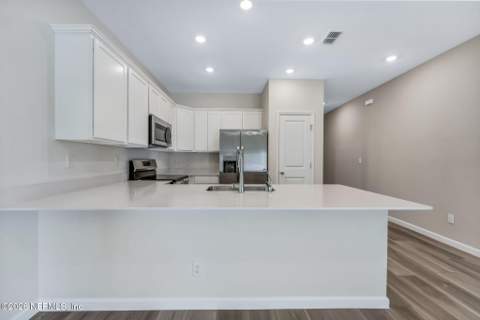 704 Holly Lakes Drive, Orange Park FL - photo 8 of 20