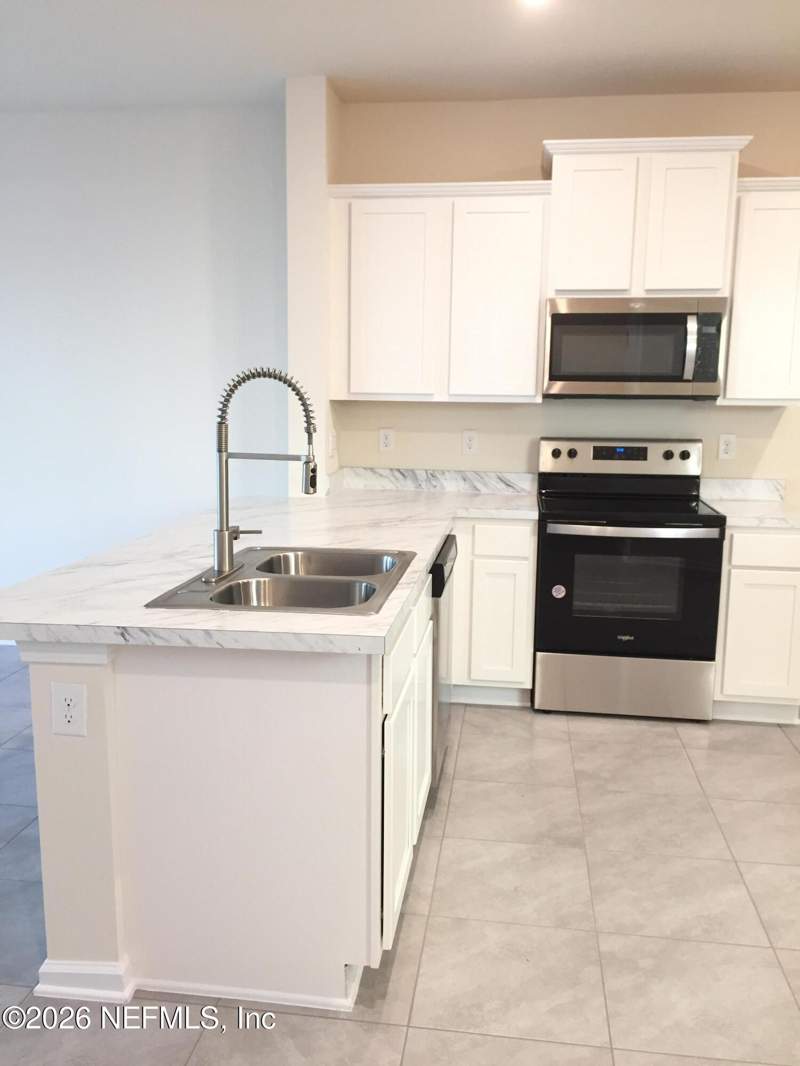 2 bedroom Townhouse at 7627 Legacy Trail, Bay Pointe North, Jacksonville — photo 4