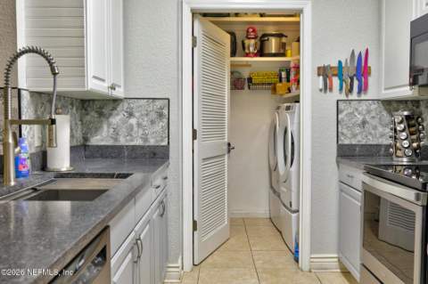 8539 Gate Parkway #616, Jacksonville FL - photo 18 of 75