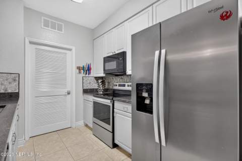 8539 Gate Parkway #616, Jacksonville FL - photo 23 of 75