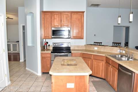 3204 Wandering Oaks Drive, Orange Park FL - photo 13 of 59