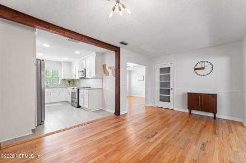 6144 Robbins Circle, Jacksonville FL - photo 7 of 27