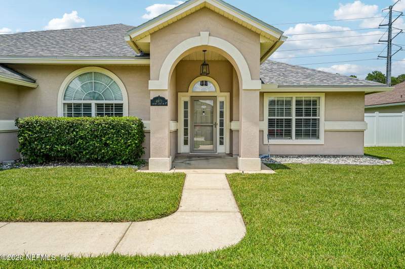 4 bedroom Single Family Residence at 4971 Grand Lakes Drive, Grand Lakes, Jacksonville — photo 2