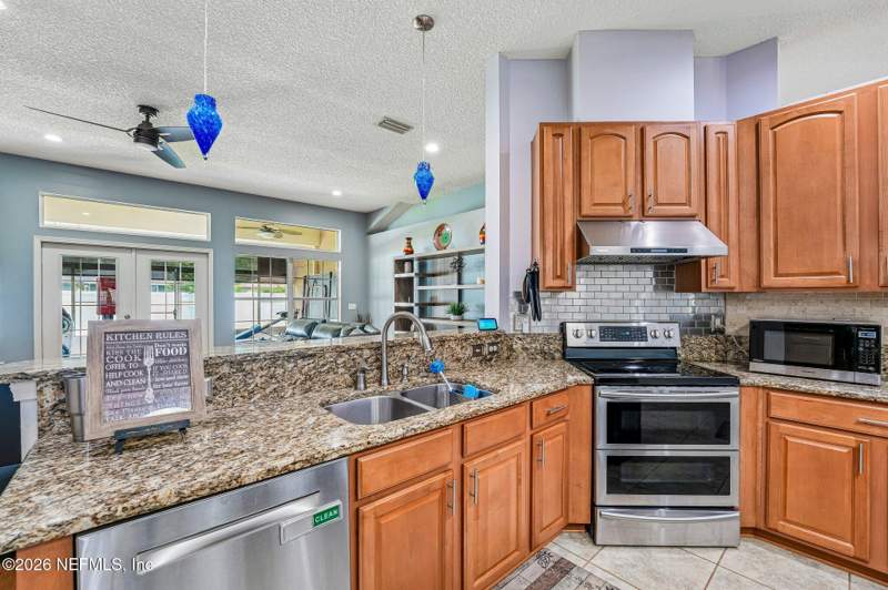 4 bedroom Single Family Residence at 4971 Grand Lakes Drive, Grand Lakes, Jacksonville — photo 4