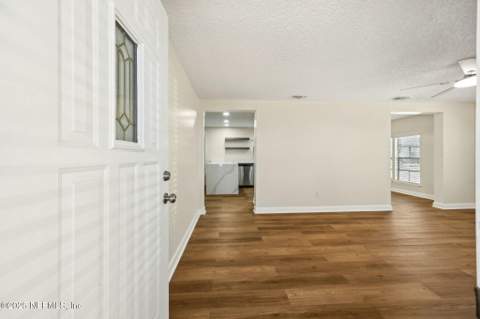 7611 McCowan Drive, Jacksonville FL - photo 9 of 40