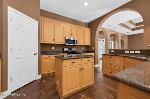 241 Pioneer Trail, Palatka FL - photo 16 of 85