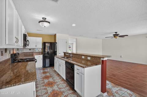 2282 Justin Lake Drive, Jacksonville FL - photo 10 of 32