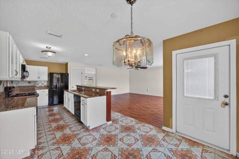 2282 Justin Lake Drive, Jacksonville FL - photo 13 of 32
