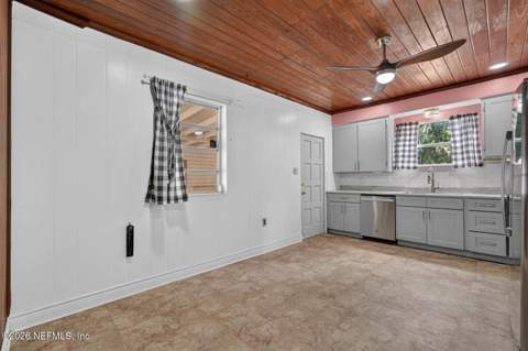 131 Dunn Avenue, San Mateo FL - photo 14 of 44