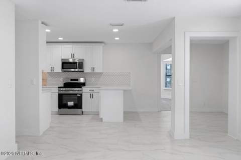 6015 Royal Estates Place, Jacksonville FL - photo 10 of 35