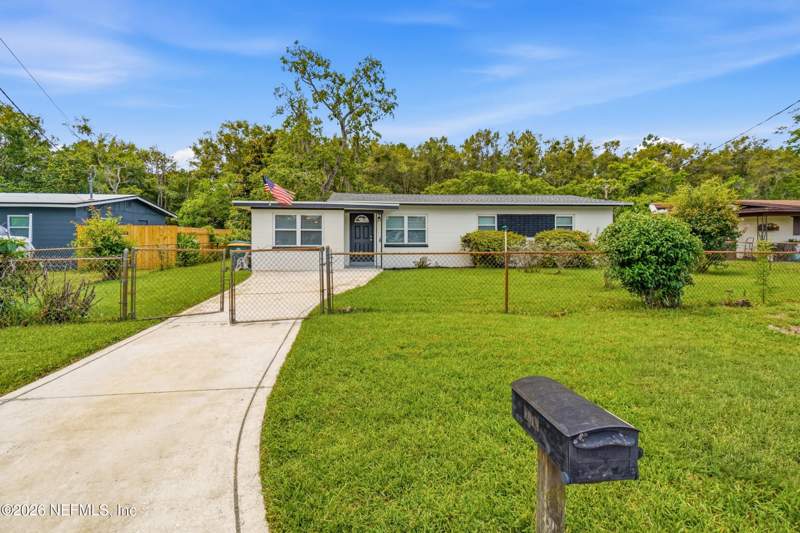 3 bedroom Single Family Residence at 10180 Herndon Road, Arlington Green, Jacksonville — photo 2