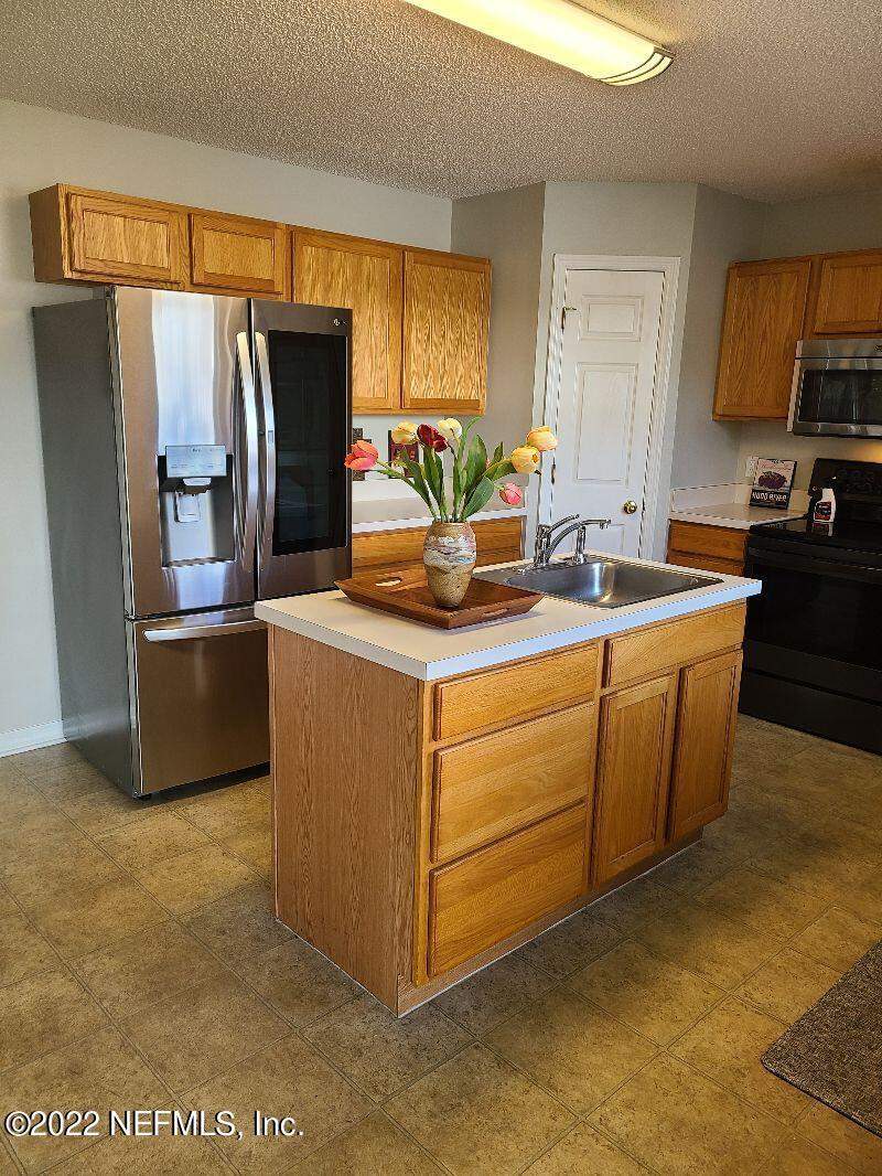 4 bedroom Single Family Residence at 5547 Ashleigh Park Drive, Westland Station, Jacksonville — photo 3