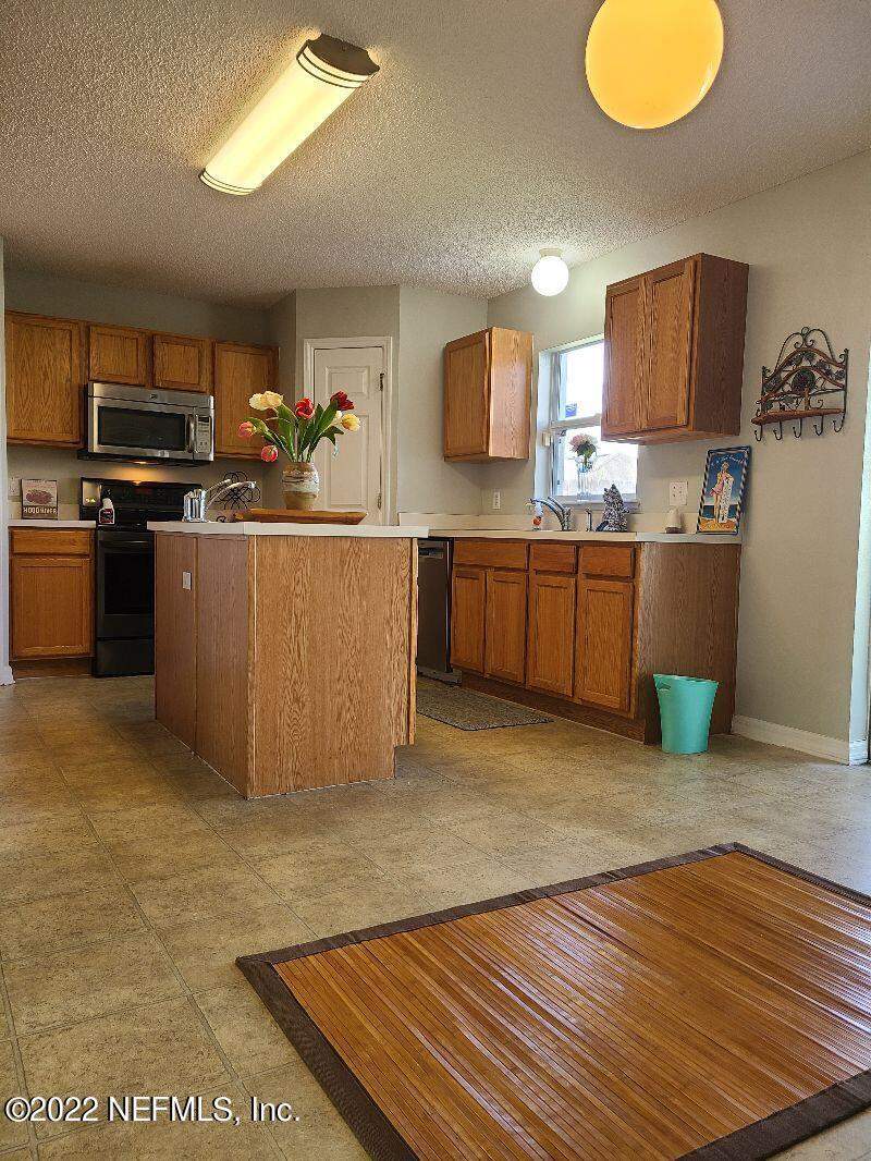 4 bedroom Single Family Residence at 5547 Ashleigh Park Drive, Westland Station, Jacksonville — photo 4