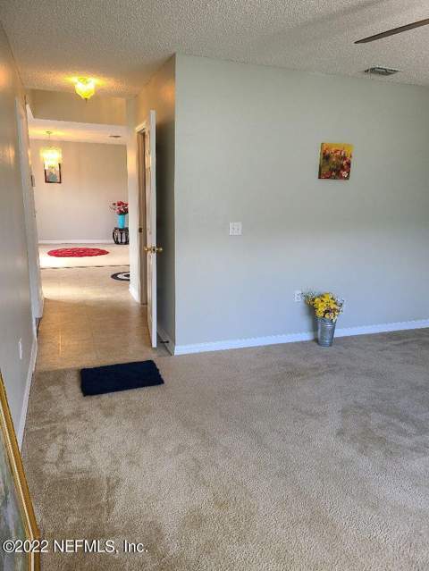5547 Ashleigh Park Drive, Jacksonville FL - photo 8 of 32